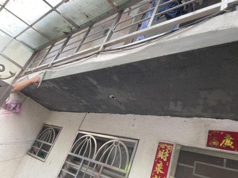 鄭富升 - 海砂屋天花板完工後