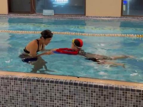 蘇昭綺 - 游泳-初階漂浮