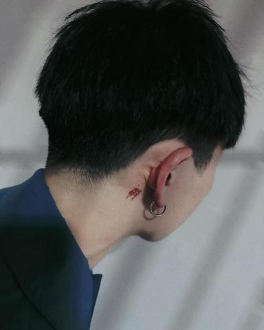 偏門藝術 - 耳後 篆體