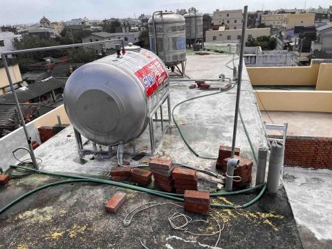 巨龍水電 - 安裝新水塔