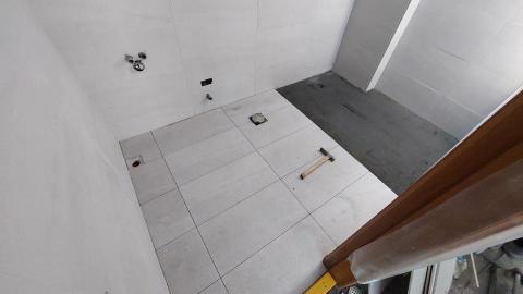 良晟小築 - 浴室地板磁磚舖設