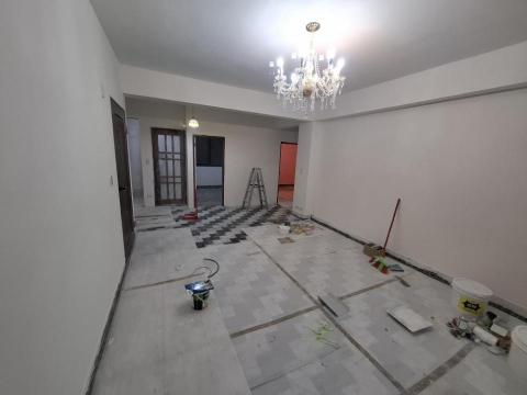 修家工程 - 批土研磨上漆第一道