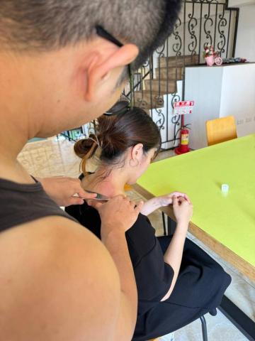 基礎運動及放鬆師 Jeff - 女性肩頸