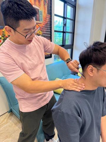 基礎運動及放鬆師 Jeff - 男性肩頸