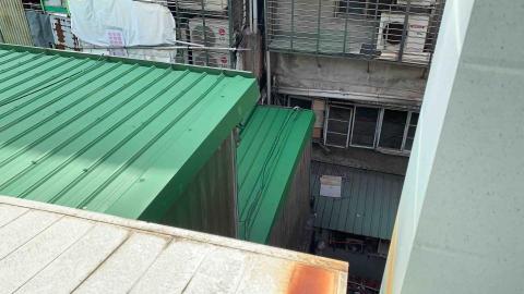 曜藝設計工程 - 板橋屋頂鐵皮浪板噴塗防水漆