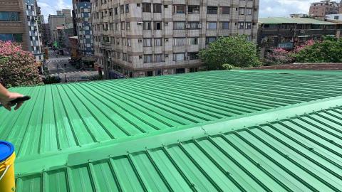 曜藝設計工程 - 板橋屋頂鐵皮浪板噴塗防水漆