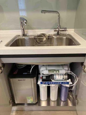 顏先生 -  廚下型觸碰式電控雙溫開飲機