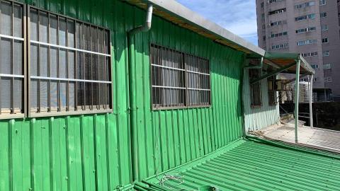 曜藝設計工程 - 板橋屋頂鐵皮浪板噴塗防水漆