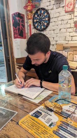 Studio WKL - 中英文教學或語言服務 -- 圖中客戶：捷克人學習中文。