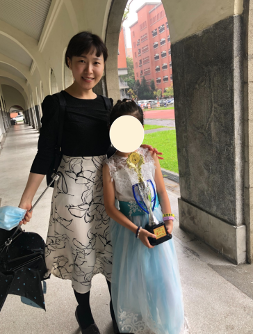 yiyi老師＿鋼琴 樂理 曲式分析 皇家檢定 - 與學生鋼琴合作得獎