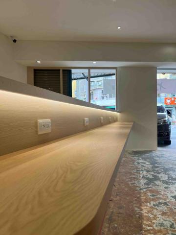 游奕軒 - 條燈及插座配置