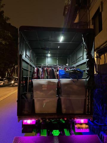 雙豪搬運 - 劇組道具服運送 雙豪搬運 - 劇組道具服運送