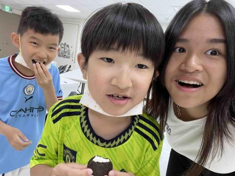 黃嘉琪 -  上班結束後一起玩