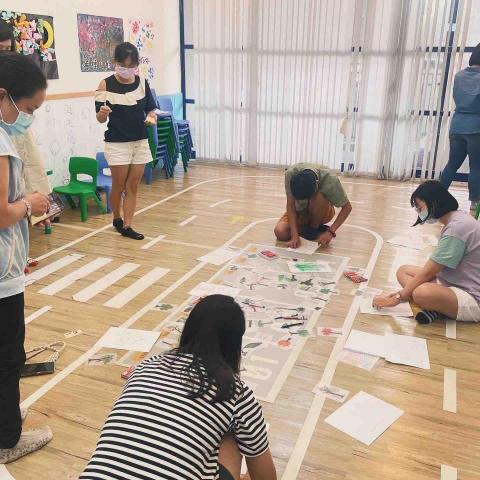 sunny 體驗教育 - 鹿港親子館家長自我照顧團體-運用繪畫塗鴉方式，舒緩內在情緒壓力，並重新省思家庭價值排序