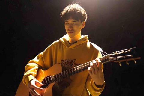朱浩揚 - 學習彈吉他