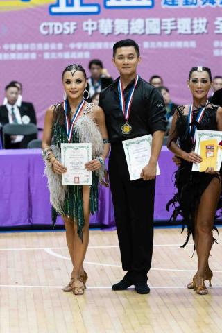 張瑜玲 國標舞老師 - 台北市中正盃 職業A組 冠軍