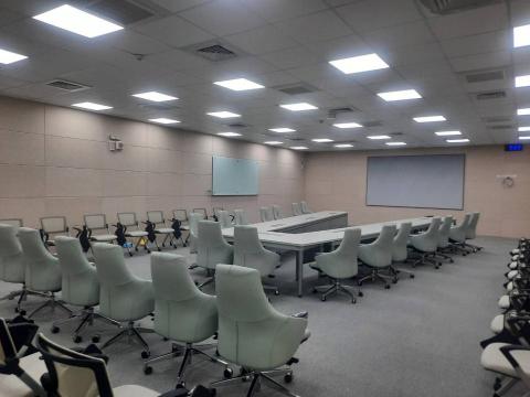 楔石吳偉正(吸隔音材料提供) - 會議室聲學空間改造
中大型空曠會議室,需解決原有空間迴音問題,並需要同時兼具美觀功能。
使用KEYSTONE 聲學纖維吸音板 120X60黏貼牆面降低聲音反射,有效降低迴音
總預算約16萬 楔石吳偉正(吸隔音材料提供) - 會議室聲學空間改造
中大型空曠會議室,需解決原有空間迴音問題,並需要同時兼具美觀功能。
使用KEYSTONE 聲學纖維吸音板 120X60黏貼牆面降低聲音反射,有效降低迴音
總預算約16萬