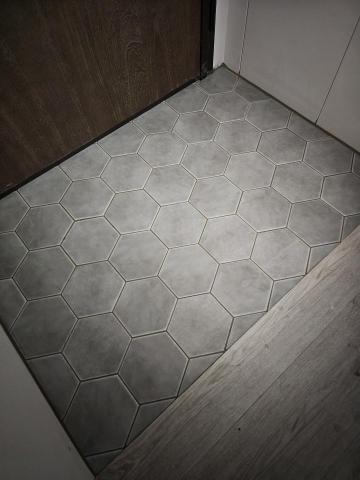 賑鑫工程行 - 玄關六角磚施作 賑鑫工程行 - 玄關六角磚施作