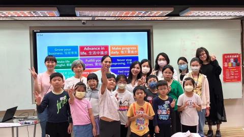 Fu Queenie - 在推廣劉毅老師的「完美英語三字經」與「美語三字經」的過程中，透過韻律鮮明、易於記憶的教材內容，成功激發學生對美語的興趣，並幫助他們掌握基本詞彙和句型。生動的引導與互動性教學不僅獲得家長與學生的一致好評，還有效奠定了學生扎實的語言基礎，為未來英語學習鋪路。