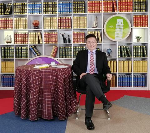 吉姆老師 - 拍攝英語學習單元影集、 口語三秒教80集、英文字母的由來10集及抖音短視頻80部。