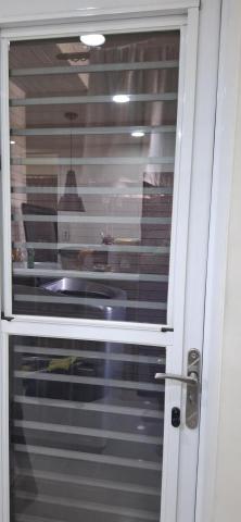 Shr-Rung  Lin 阿鎔 - 廚房玻璃清潔後