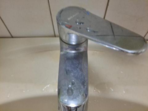 Shr-Rung  Lin 阿鎔 - 浴廁水龍頭清潔前