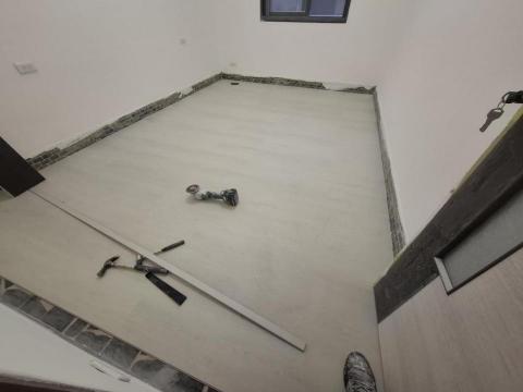 修家工程 - 6.5mm石朔地板（施工中尚未收邊）