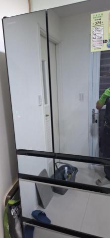 Shr-Rung  Lin 阿鎔 - 冰箱玻璃面清潔後