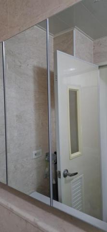 Shr-Rung  Lin 阿鎔 - 浴廁玻璃清潔後