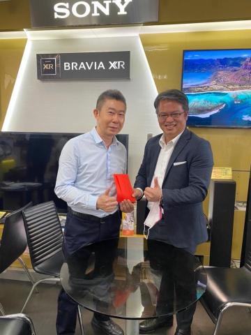 Justin Lee - 經銷商拜訪 頒發激勵獎金