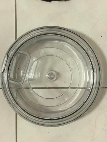 Shr-Rung  Lin 阿鎔 - 是全球唯一的一台 以水及負離子過濾的多功能清淨系統 幫助您改善居家過敏氣喘問題，達到最好的居家舒適品質 並榮獲多項國際設計大獎 及取得多項德國過敏協會友善過敏產品認證標章 搭配多功能的配件，達到空氣清淨、除塵蟎機、空氣薰香、 強力吸塵器； 多樣化的配件多樣化的性能 達到完美清除家裡各樣惱人灰塵過敏源 以水形成的一個完美清潔清淨系統。
使用家中自來水當濾材百分百過濾