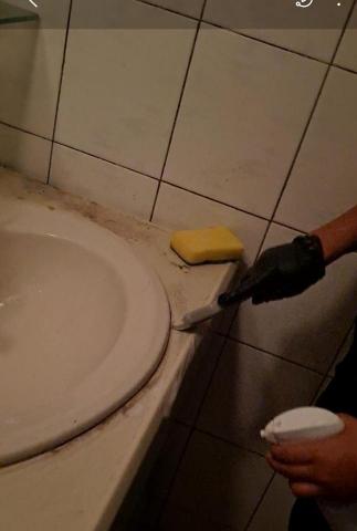 Shr-Rung  Lin 阿鎔 - 浴廁臉盆刷洗