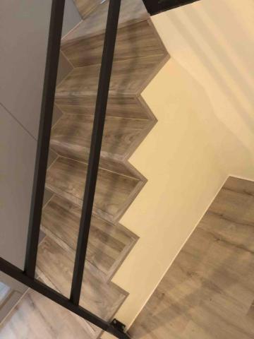 博誠木地板 - 樓梯線板收邊