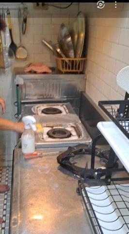 Shr-Rung  Lin 阿鎔 - 廚房瓦斯爐刷洗
