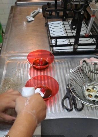 Shr-Rung  Lin 阿鎔 - 廚房清潔