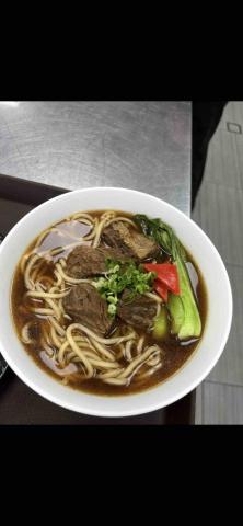 十六饗雀有限公司 - 紅燒牛肉麵