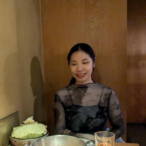 提供高雄會計家教服務的專家余咨萾