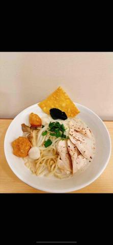 十六饗雀有限公司 - 泰式椰汁白湯雞麵