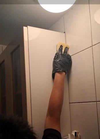 Shr-Rung  Lin 阿鎔 - 櫃體刷洗