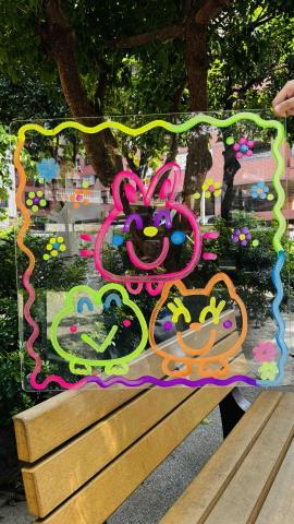 姚采伶 - 多媒材：壓克力板+壓克力顏料（個人創作）
(成堡國際兒童美術)