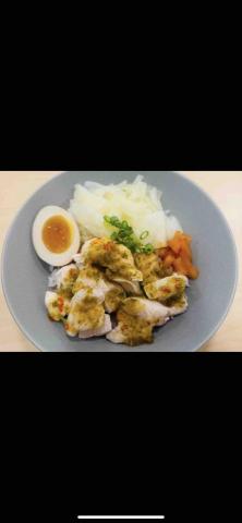 十六饗雀有限公司 - 泰式舒肥椒麻雞肉丼飯