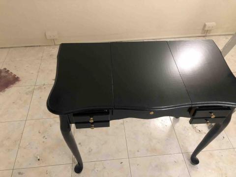 上尚油漆 - 畫妝檯上漆