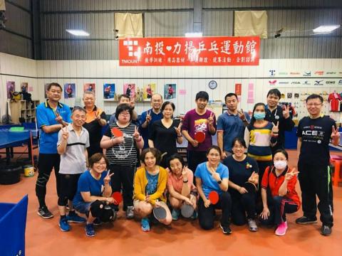 力揚乒乓運動館卓教練 - 南投社區大學桌球班