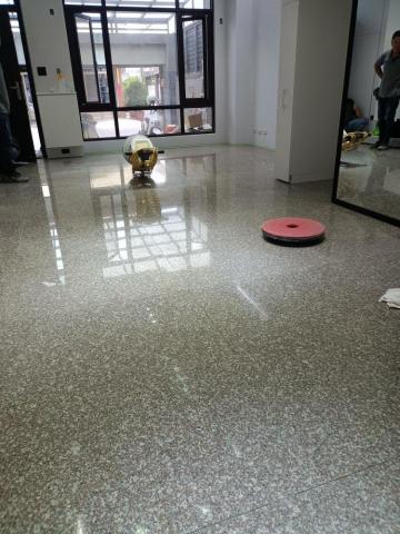 坤鉅石材工程行 統編38855505 - 花崗石地坪晶化