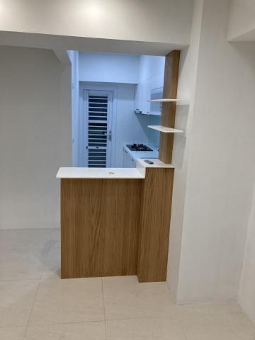 上順建材行 - 木作櫥櫃、系統門片、木作小中島結合人造石檯面層板