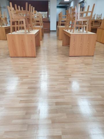 陳姿儀 - 國立臺北商業大學圖書館打蠟