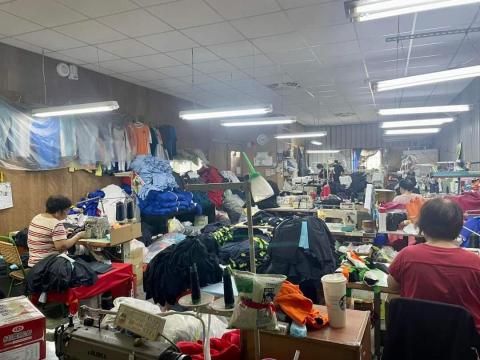 世衣家成衣廠 - 