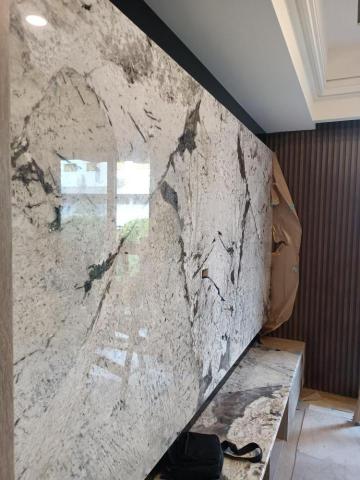 坤鉅石材工程行 統編38855505 - 電視牆面膠填縫