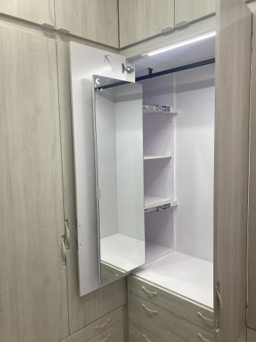 上順建材行 - 木作衣櫃加上方框式門片收納櫃、推拉穿衣鏡