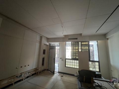 上順建材行 - 電視牆、天花板結合冷氣包管窗簾盒、間接照明、磁吸軌道燈